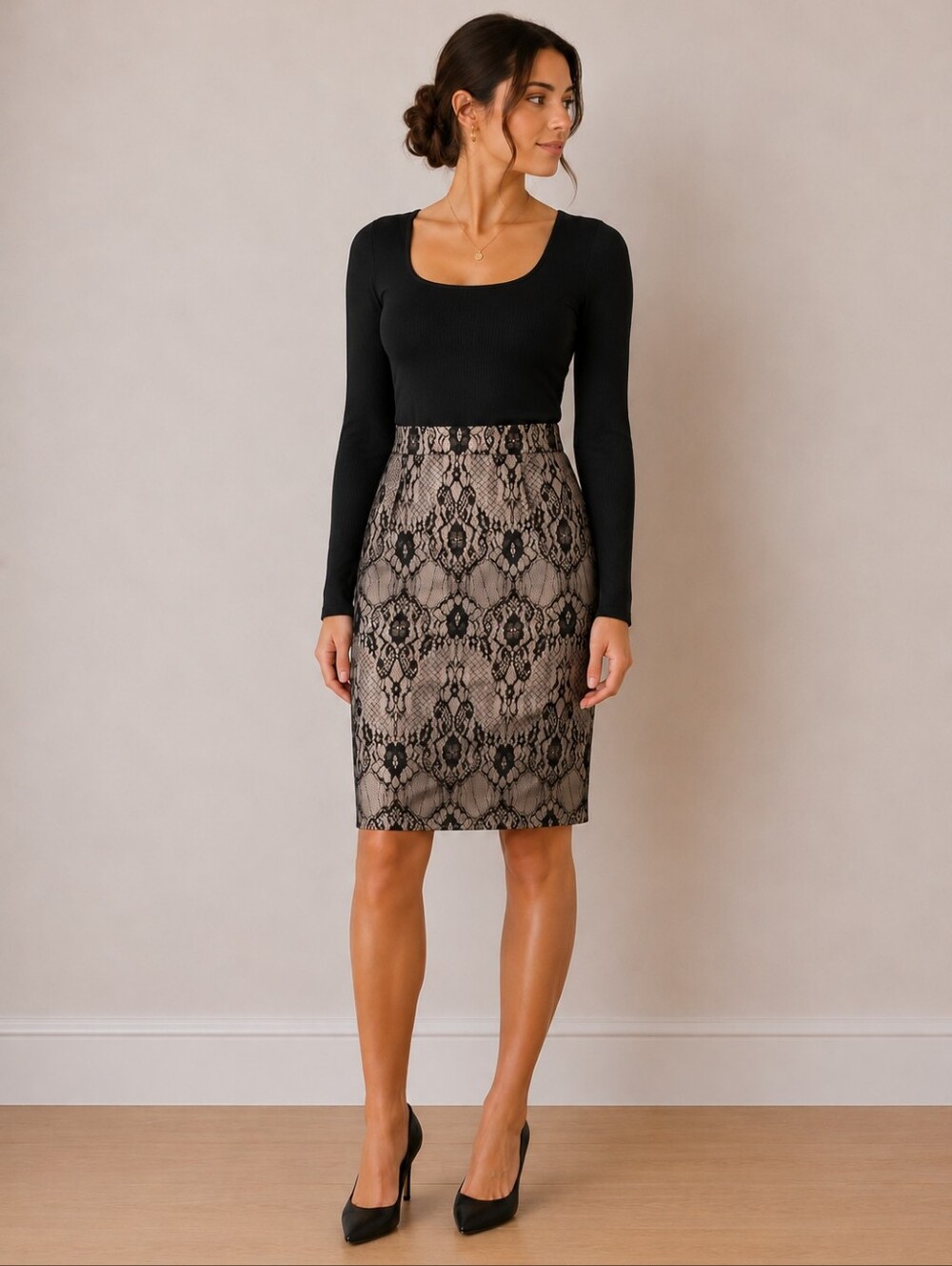Lace overlay pencil skirt // size 2